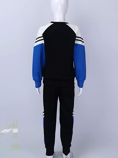 Conjunto deportivo azul y negro