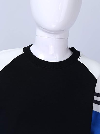 Conjunto deportivo azul y negro