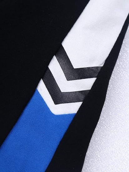 Conjunto deportivo azul y negro