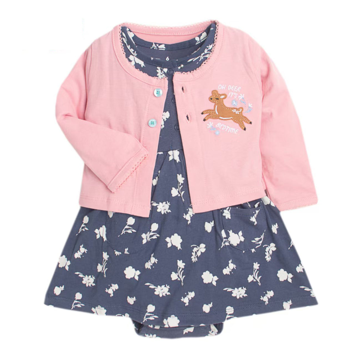 Vestido con flores y saquito rosado